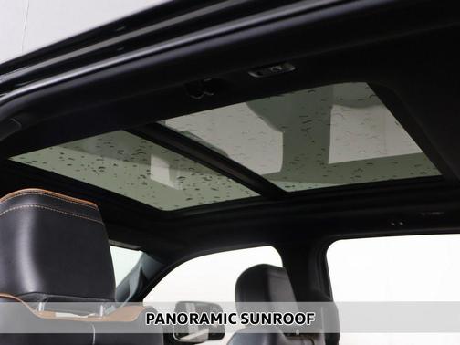 Diamond Black Crystal Pearlcoat 2022 RAM 1500 Longhorn