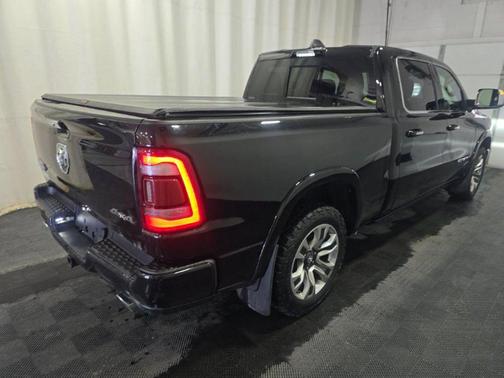 Diamond Black Crystal Pearlcoat 2022 RAM 1500 Longhorn