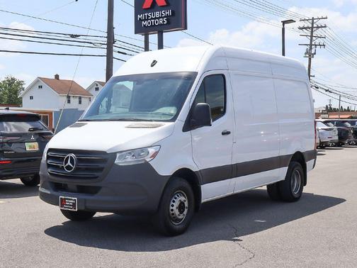 White 2019 Mercedes-Benz Sprinter 3500 Cargo 144 WB