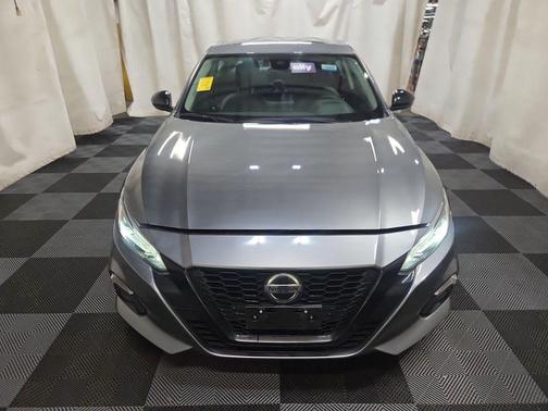 Gun Metallic 2022 Nissan Altima SR FWD