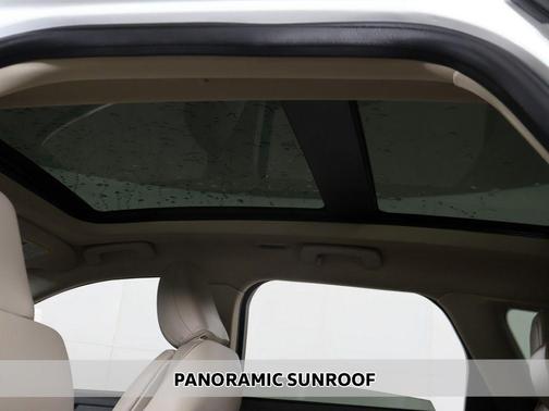 Pristine White Metallic Tri-Coat 2022 Lincoln Corsair Standard