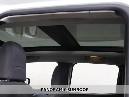 Alpine White 2018 Jeep Renegade Altitude