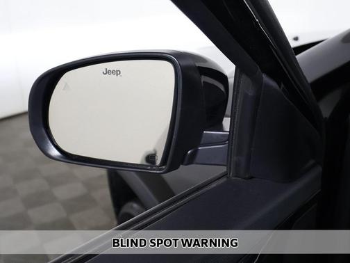 Diamond Black Crystal Pearlcoat 2025 Jeep Compass Limited