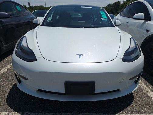 Pearl White Multi-Coat 2023 Tesla Model 3 Standard Range