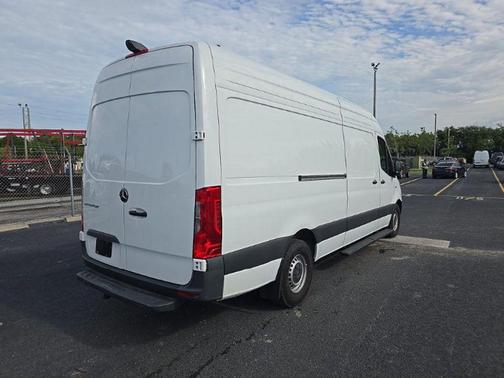 White 2024 Mercedes-Benz eSprinter 2500 Cargo 170 WB