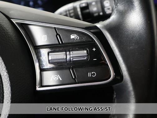 Dark Ocean Blue/White Roof 2024 Kia Seltos S