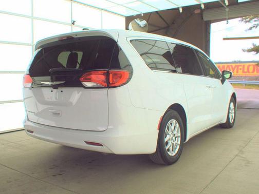Bright White Clearcoat 2023 Chrysler Voyager LX