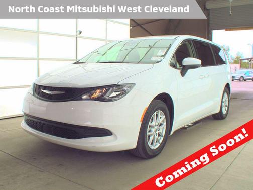 Bright White Clearcoat 2023 Chrysler Voyager LX