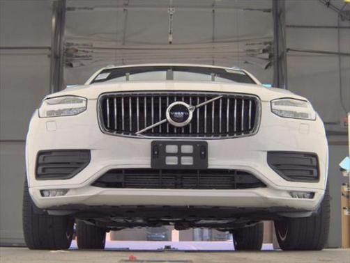 2021 Volvo XC90 T6 Momentum