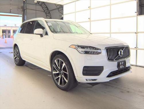 2021 Volvo XC90 T6 Momentum