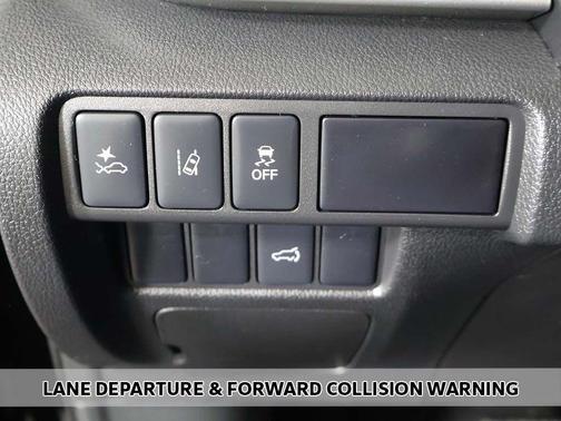 Labrador Black Pearl 2026 Mitsubishi Eclipse Cross SE