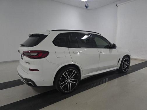 2023 BMW X5 M50i