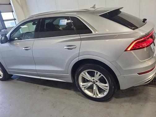 Florett Silver Metallic 2022 Audi Q8 55 Premium