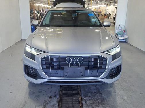 Florett Silver Metallic 2022 Audi Q8 55 Premium