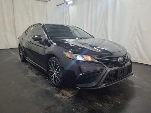 Midnight Black Metallic 2023 Toyota Camry SE