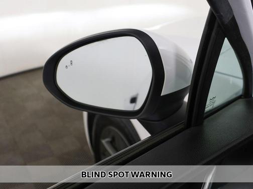 Glacial White Pearl 2023 Kia K5 LXS