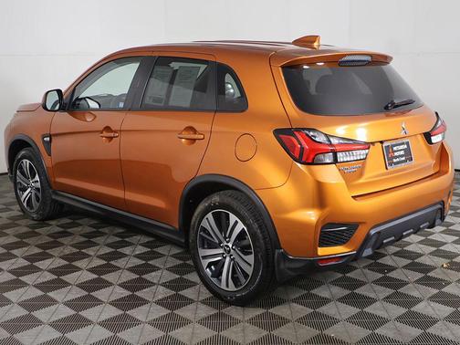 Sunshine Orange Metallic 2023 Mitsubishi Outlander Sport 2.0 ES