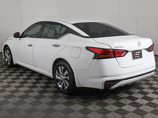 Glacier White 2023 Nissan Altima S FWD