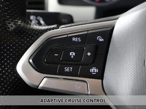 Pure Gray 2021 Volkswagen Atlas Cross Sport 3.6L V6 SE w/Technology R-Line