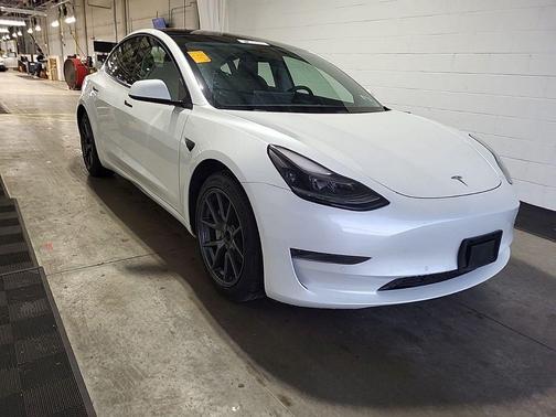 Pearl White Multi-Coat 2021 Tesla Model 3 Standard Range Plus