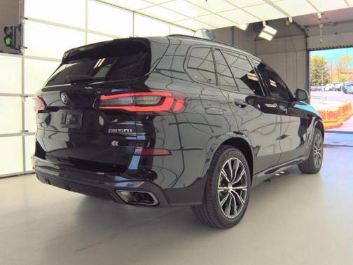 Carbon Black Metallic 2022 BMW X5 M50i