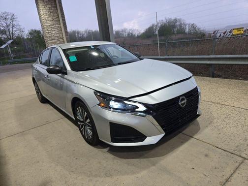 Brilliant Silver Metallic 2024 Nissan Altima 2.5 SV