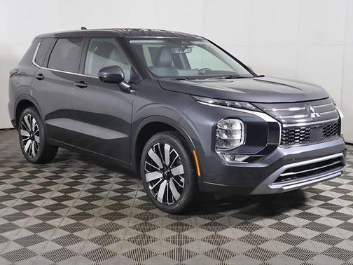 Graphite Gray 2026 Mitsubishi Outlander SE