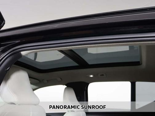 2024 Volvo XC40 B5 Plus Dark Theme