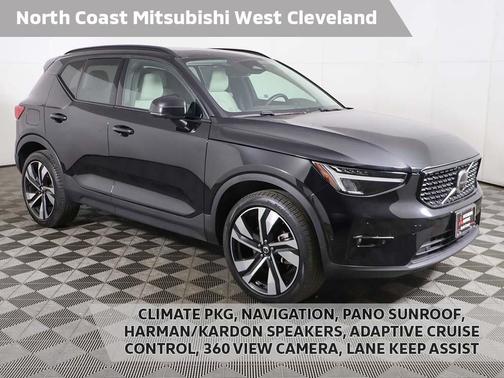 2024 Volvo XC40 B5 Plus Dark Theme