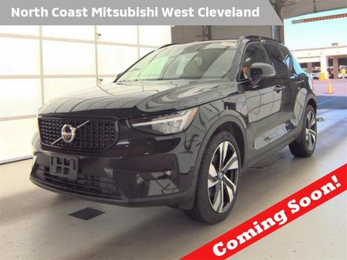2024 Volvo XC40 B5 Plus Dark Theme