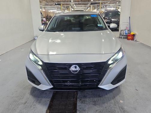 Brilliant Silver Metallic 2023 Nissan Altima 2.5 SV