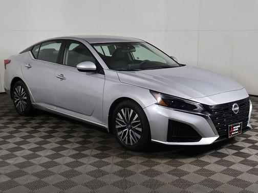 Brilliant Silver Metallic 2023 Nissan Altima 2.5 SV