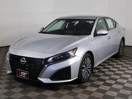 Brilliant Silver Metallic 2023 Nissan Altima 2.5 SV