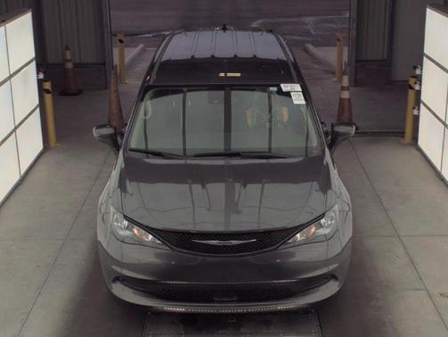 Granite Crystal Metallic Clearcoat 2023 Chrysler Voyager LX