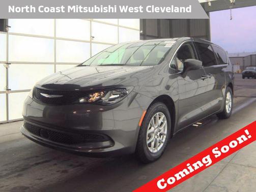 Granite Crystal Metallic Clearcoat 2023 Chrysler Voyager LX