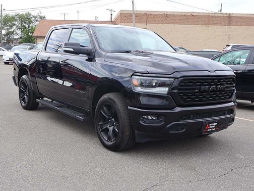 Diamond Black Crystal Pearlcoat 2022 RAM 1500 Sport