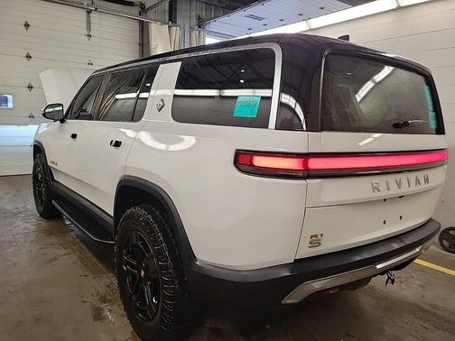 2023 Rivian R1S Adventure