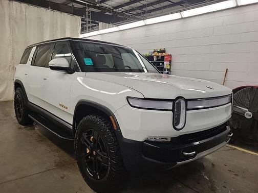 2023 Rivian R1S Adventure