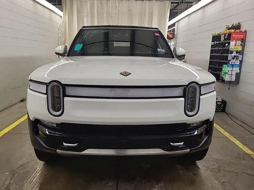 2023 Rivian R1S Adventure