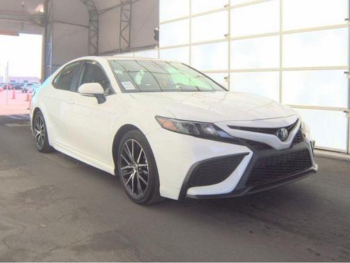 Ice Cap 2023 Toyota Camry SE
