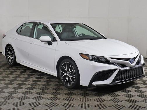 Ice Cap 2023 Toyota Camry SE