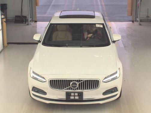 Crystal White Metallic 2021 Volvo S90 T6 Inscription