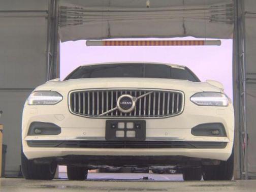 Crystal White Metallic 2021 Volvo S90 T6 Inscription