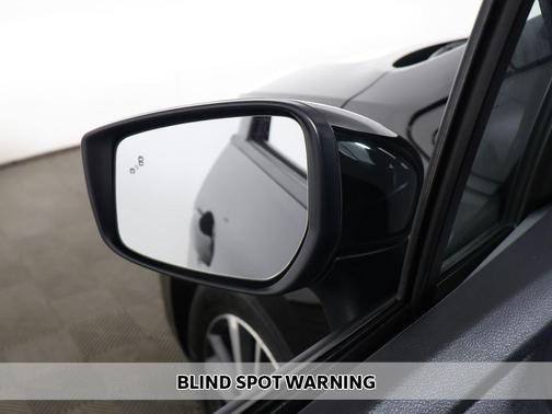 Super Black Metallic 2025 Nissan Versa 1.6 SV