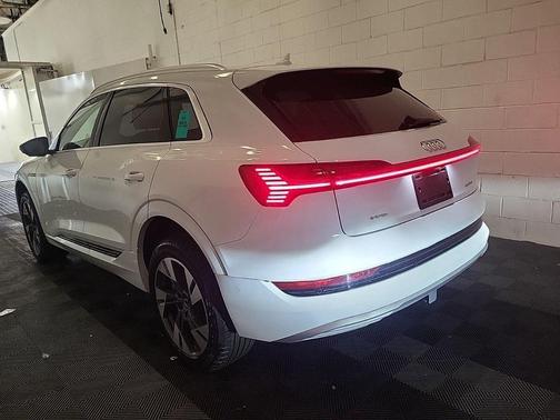 2021 Audi e-tron Prestige