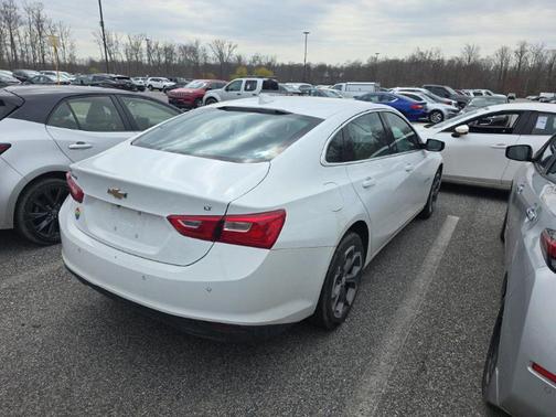 Summit White 2024 Chevrolet Malibu FWD 1LT