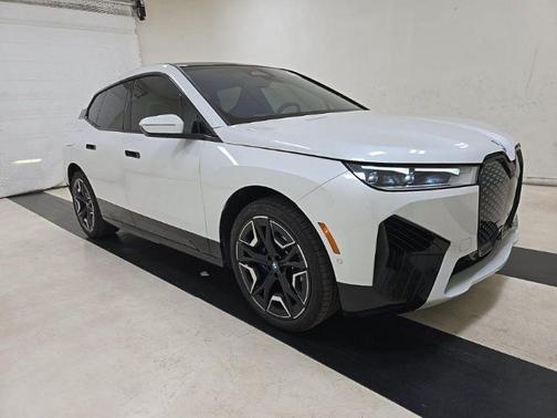 Mineral White Metallic 2023 BMW iX xDrive50
