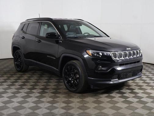 Diamond Black Crystal Pearlcoat 2023 Jeep Compass Latitude Lux