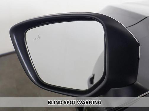 Labrador Black Pearl 2026 Mitsubishi Eclipse Cross SE