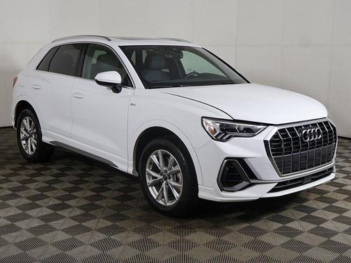 2025 Audi Q3 Premium 45 TFSI S line quattro Tiptronic